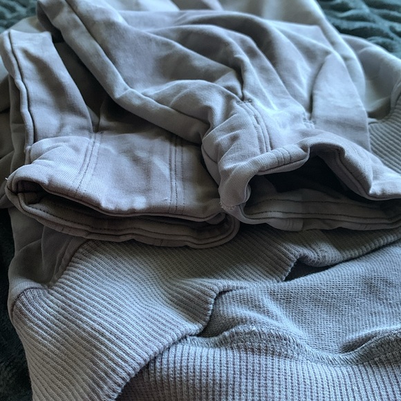 Lululemon Its A Wash Shibori Tie Dye Sweatshirt in Gris Magnum. Size 8 - Picture 5 of 6